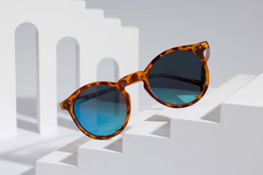 Choosing-Sunglasses-Frame-Materials-Follow-Lens-Compatibility