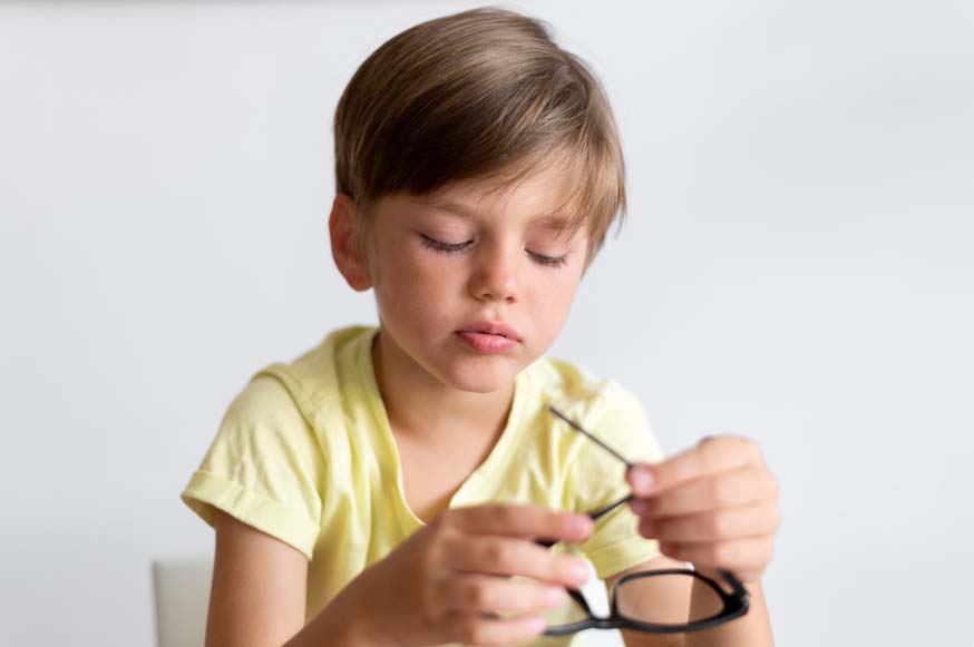 Eyeglass-Cleaning-Routines-For-Kid