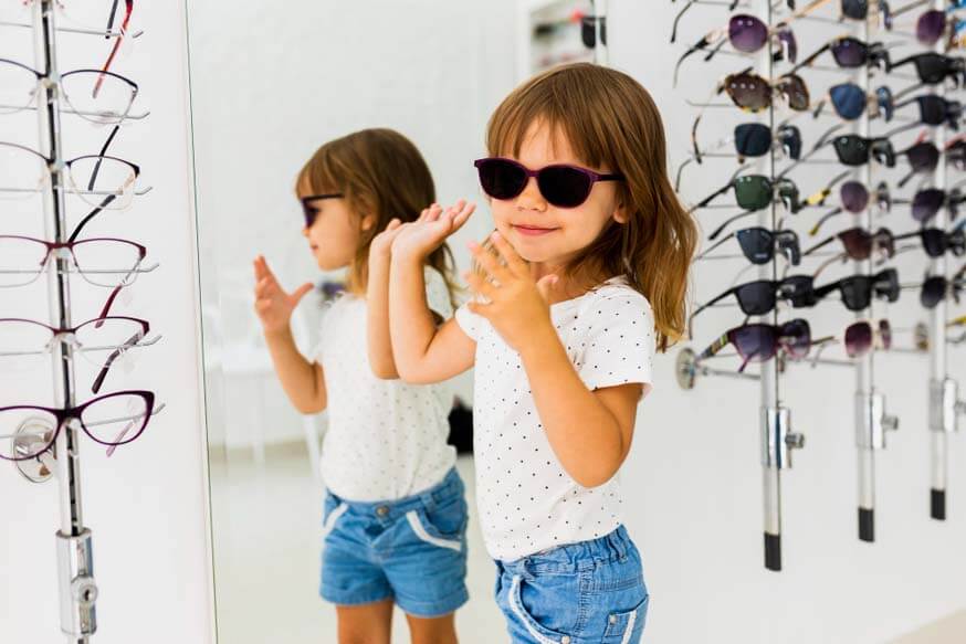 Involving-Your-Child-to-choose-sunglasses
